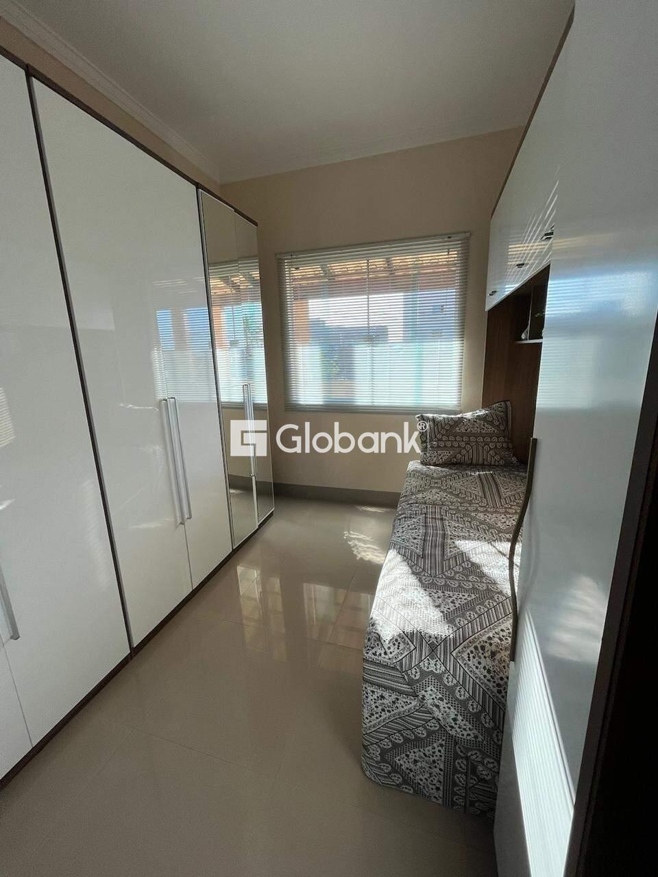 Casa 7 quartos à venda Vila Sumaré 200m² Montes Claros MG: CASA 02:DORMIT RIO-SOLTEIRO