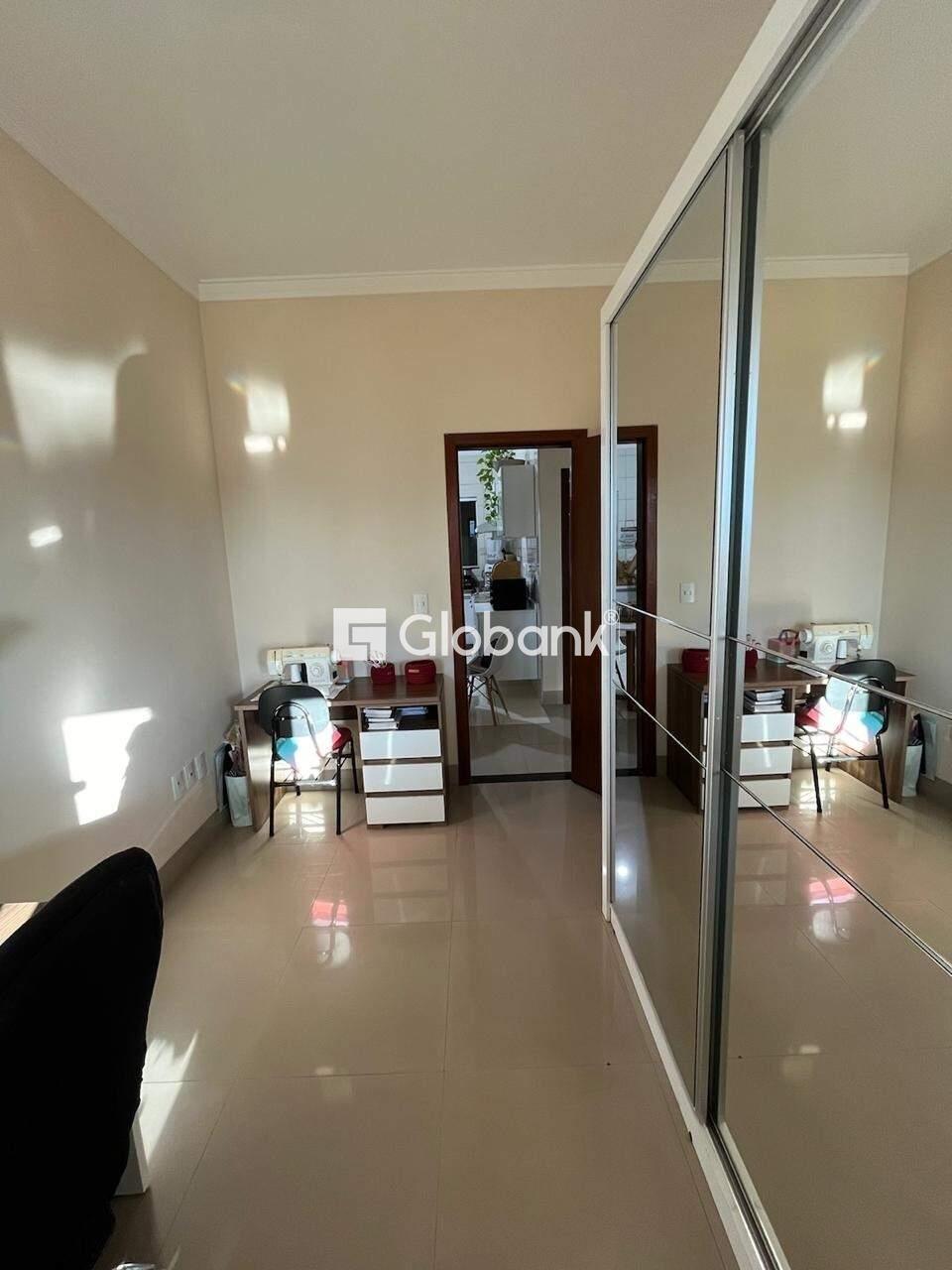 Casa 7 quartos à venda Vila Sumaré 200m² Montes Claros MG: CASA 02:DORMIT RIO-SOLTEIRO
