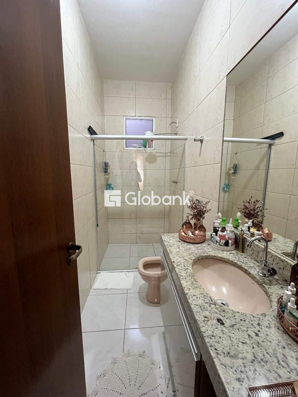 Casa 7 quartos à venda Vila Sumaré 200m² Montes Claros MG: CASA 02:BANHEIRO SOCIAL