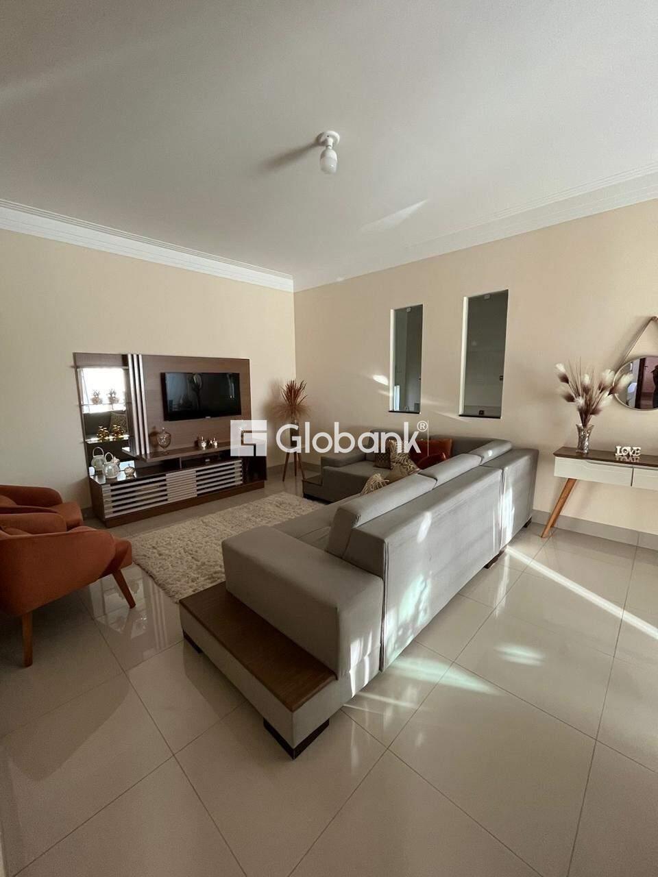 Casa 7 quartos à venda Vila Sumaré 200m² Montes Claros MG: CASA 02: SALA