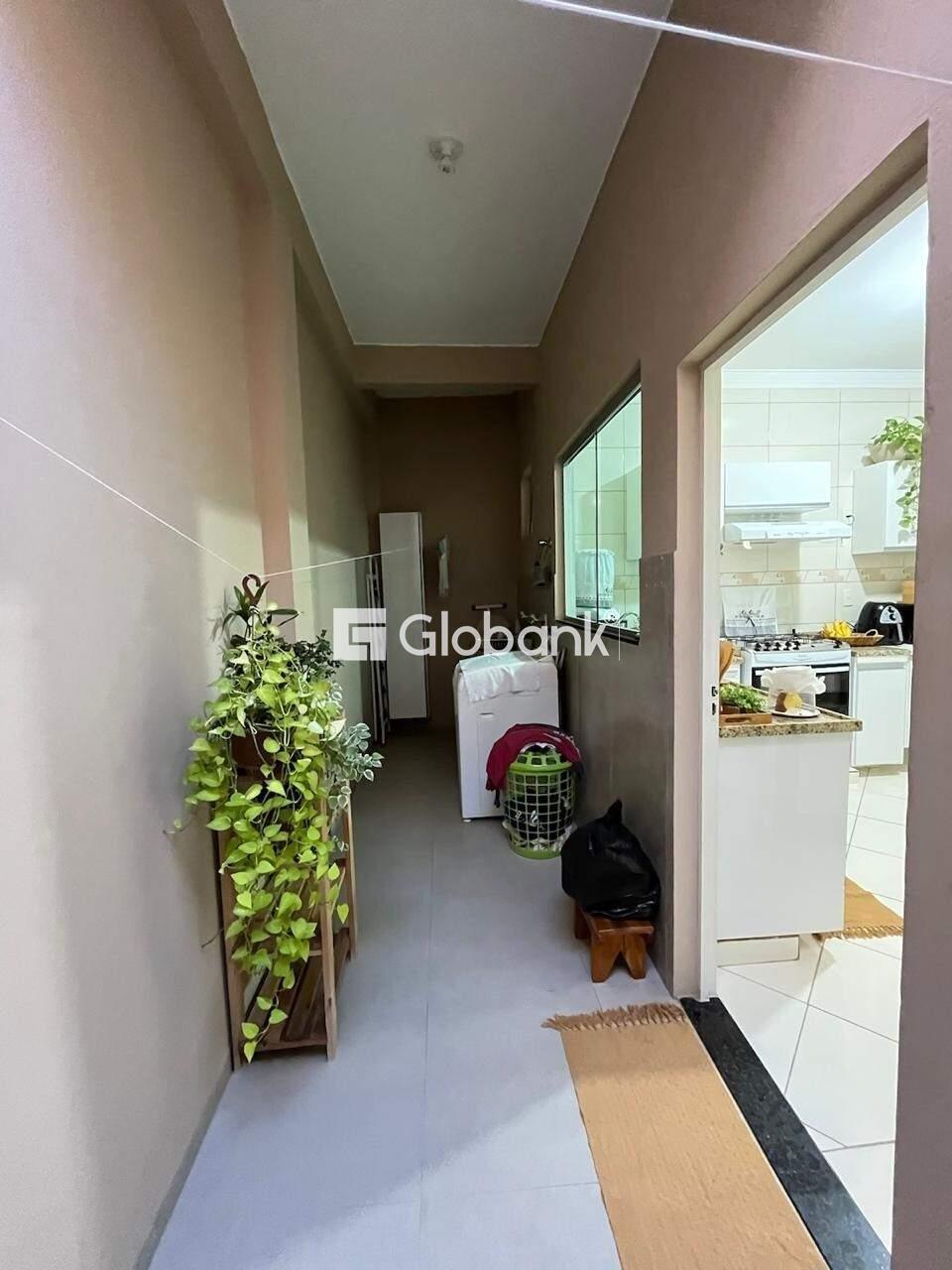 Casa 7 quartos à venda Vila Sumaré 200m² Montes Claros MG: CASA 02: REA DE SERVI O