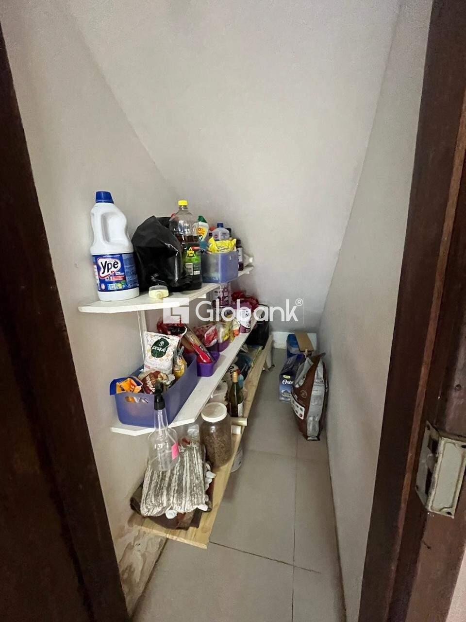 Casa 3 quartos à venda Todos os Santos 165m² Montes Claros MG: DESPENSA