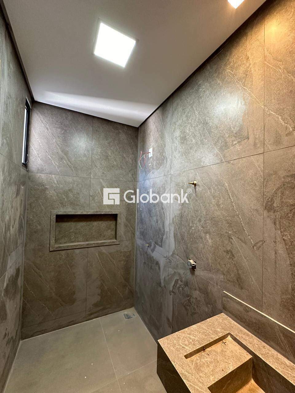 Sobrado 3 quartos à venda Ibituruna 165m² Montes Claros MG: Banho Social