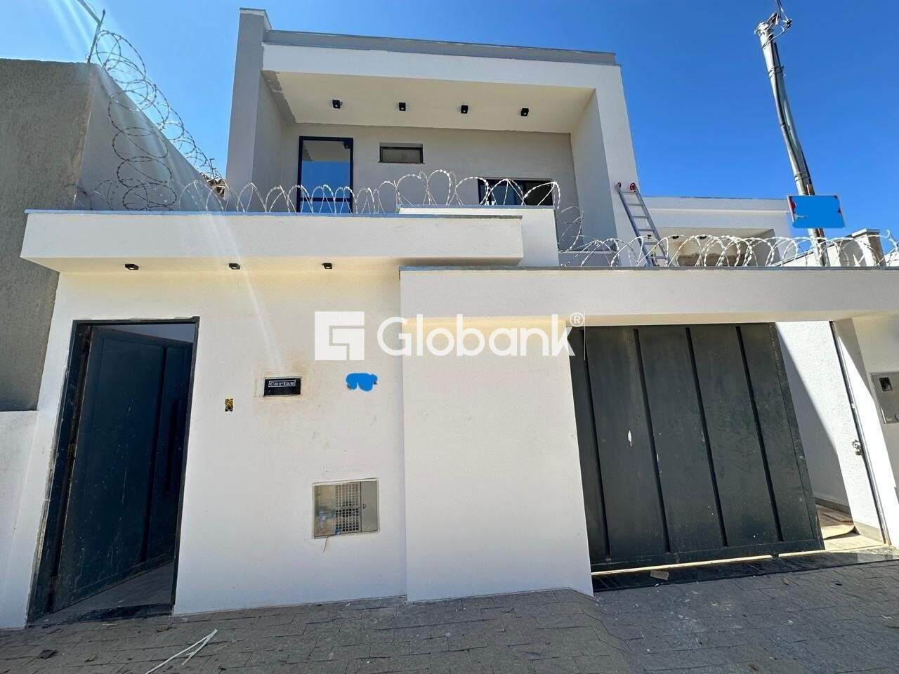 Sobrado 3 quartos à venda Ibituruna 165m² Montes Claros MG: Fachada