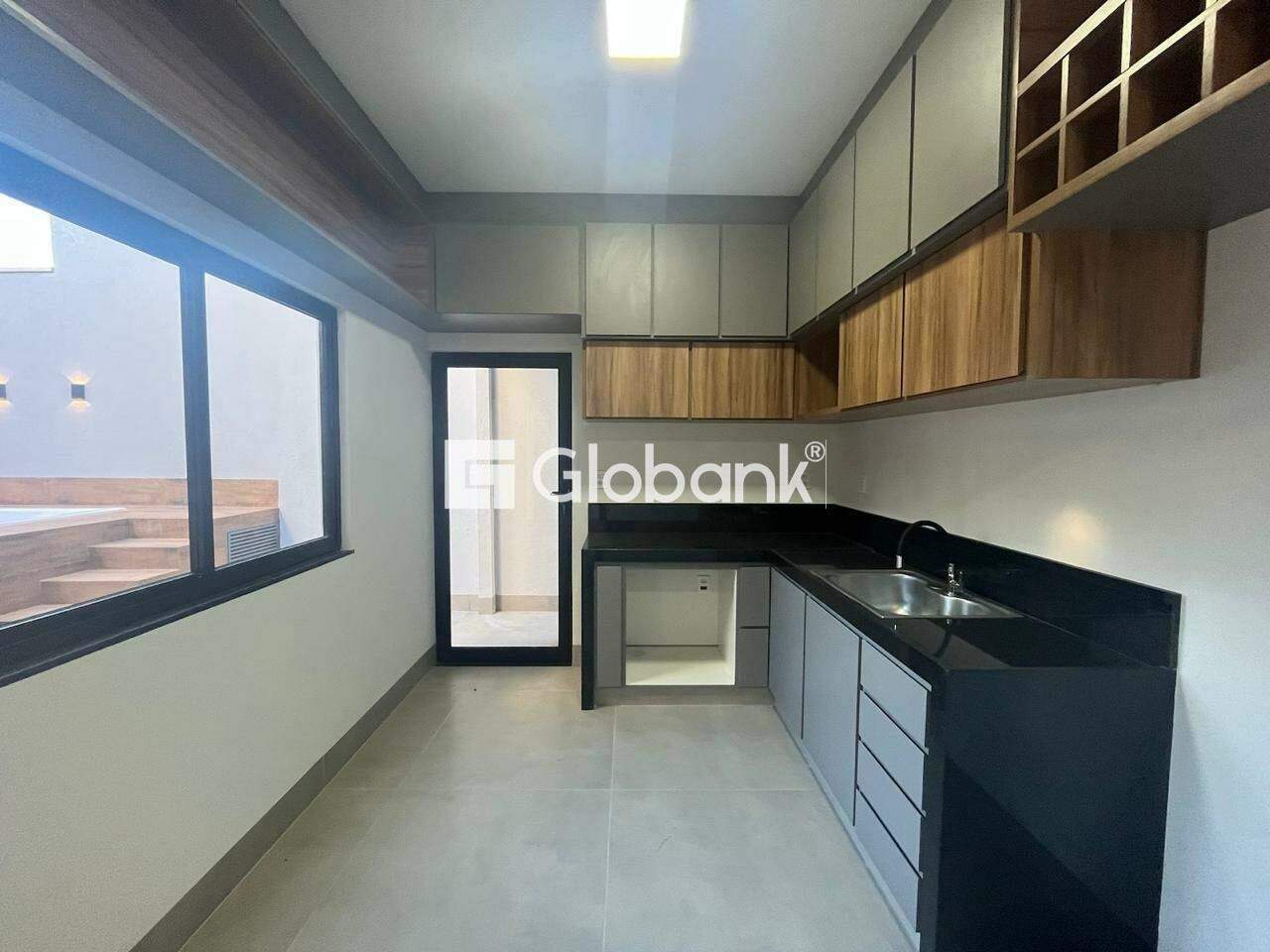 Sobrado 3 quartos à venda Ibituruna 165m² Montes Claros MG: Cozinha com arm rios planejados
