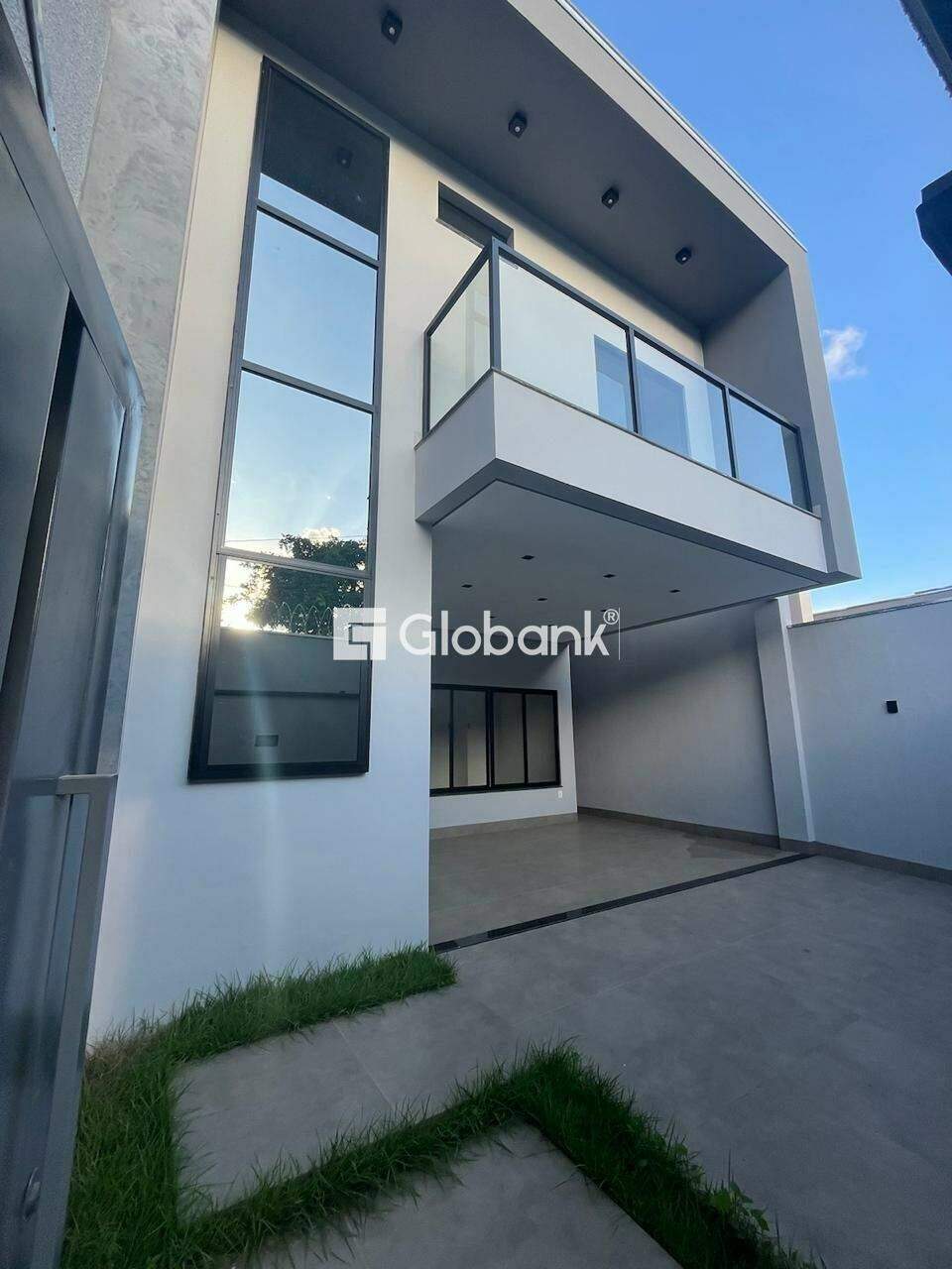 Sobrado 3 quartos à venda Ibituruna 165m² Montes Claros MG: Frente