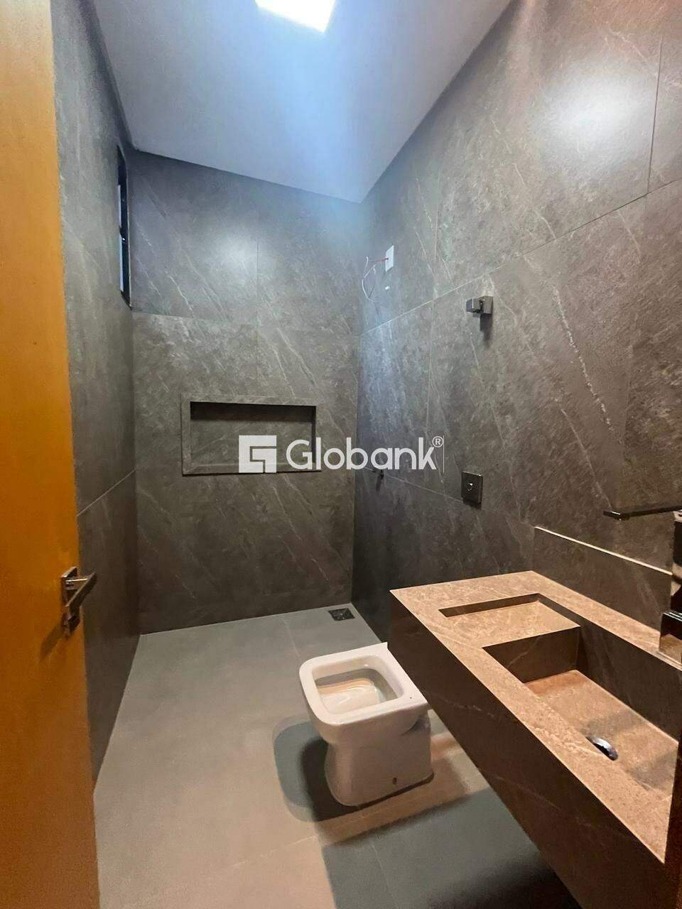 Sobrado 3 quartos à venda Ibituruna 165m² Montes Claros MG: Su te