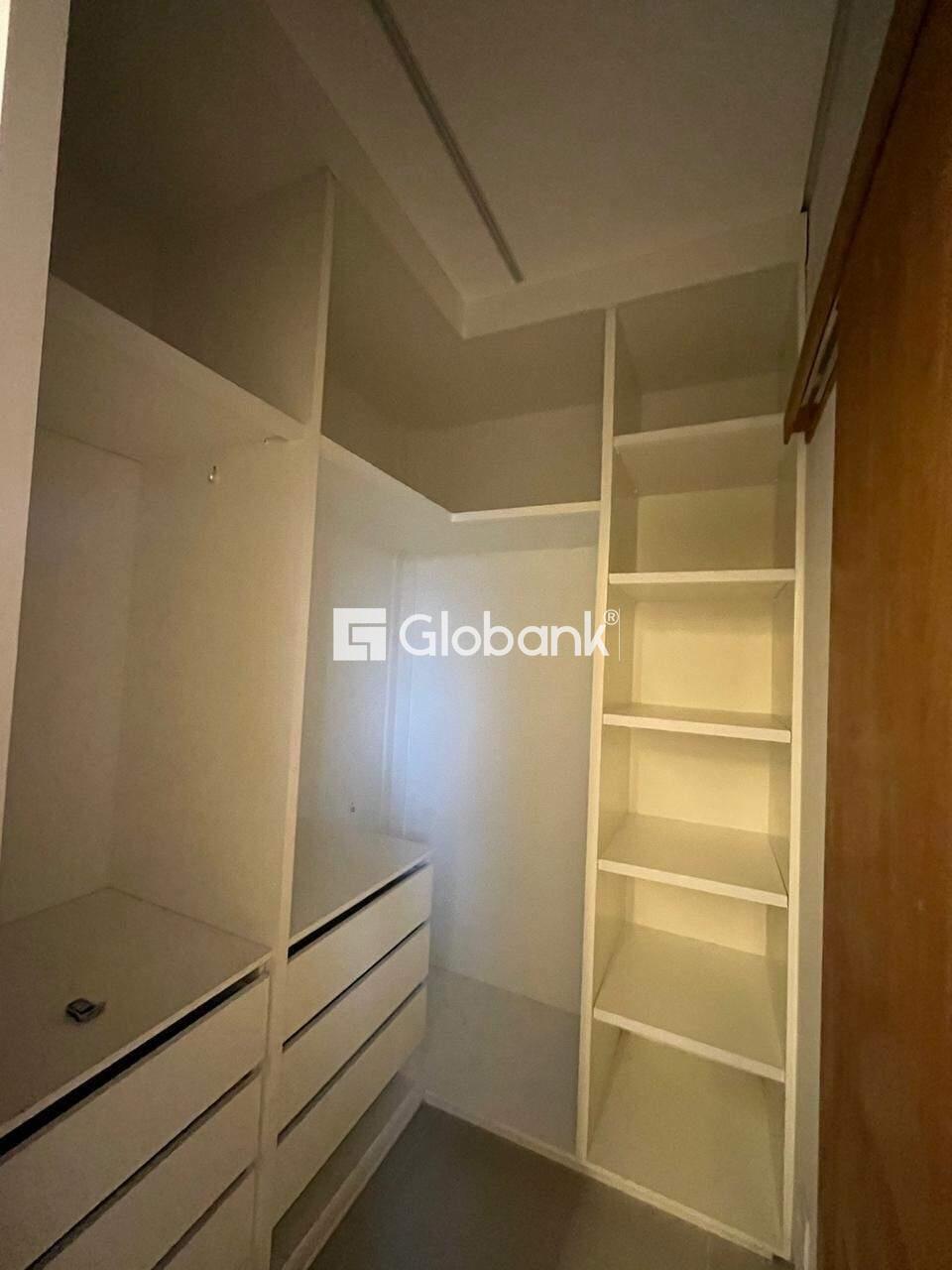 Casa 4 quartos à venda Ibituruna 0m² Montes Claros MG: CLOSET-MARCENARIA COMPLETA