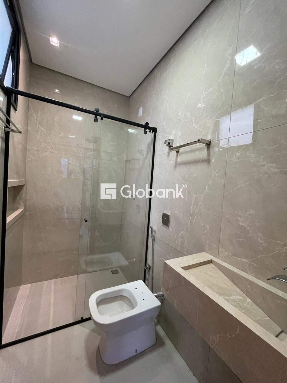 Casa 4 quartos à venda Ibituruna 0m² Montes Claros MG: BANHEIRO SOCIAL COM BOX