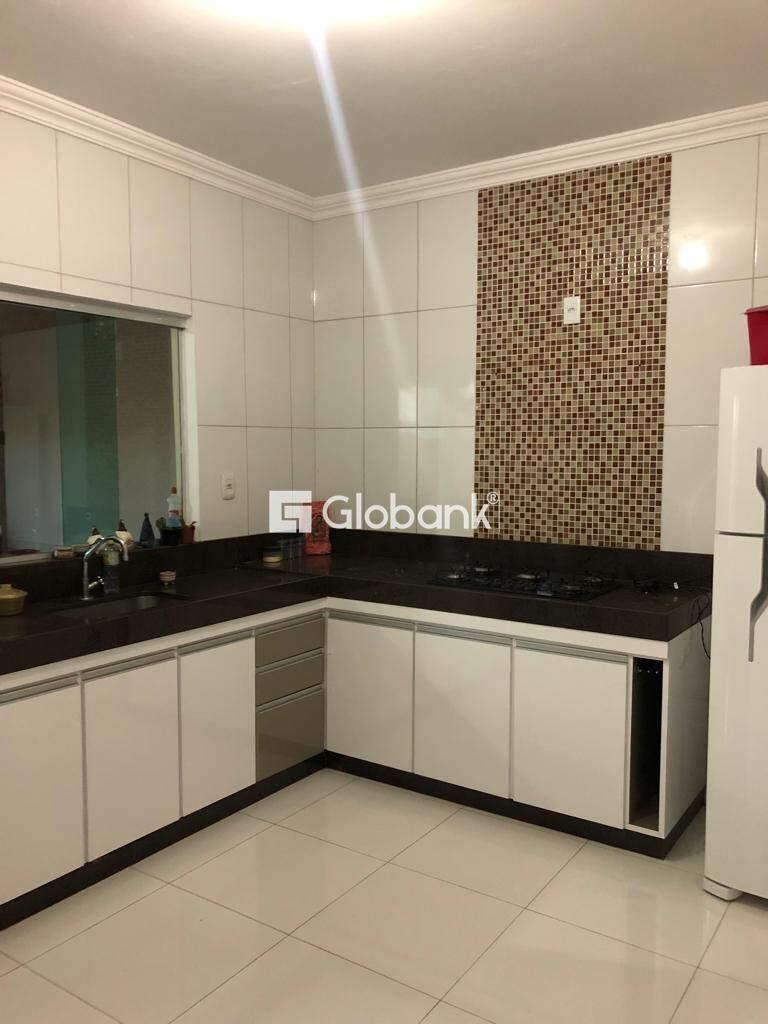 Casa 3 quartos à venda Vila Sumaré 140m² Montes Claros MG: 