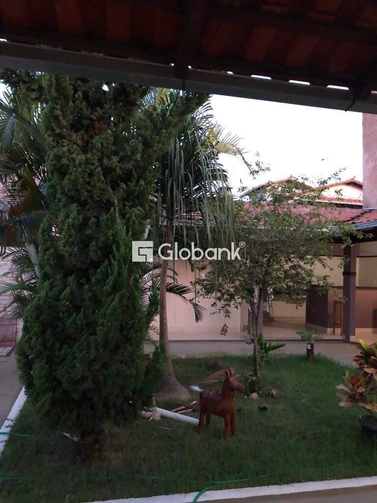 Casa 3 quartos à venda Vila Sumaré 140m² Montes Claros MG: 