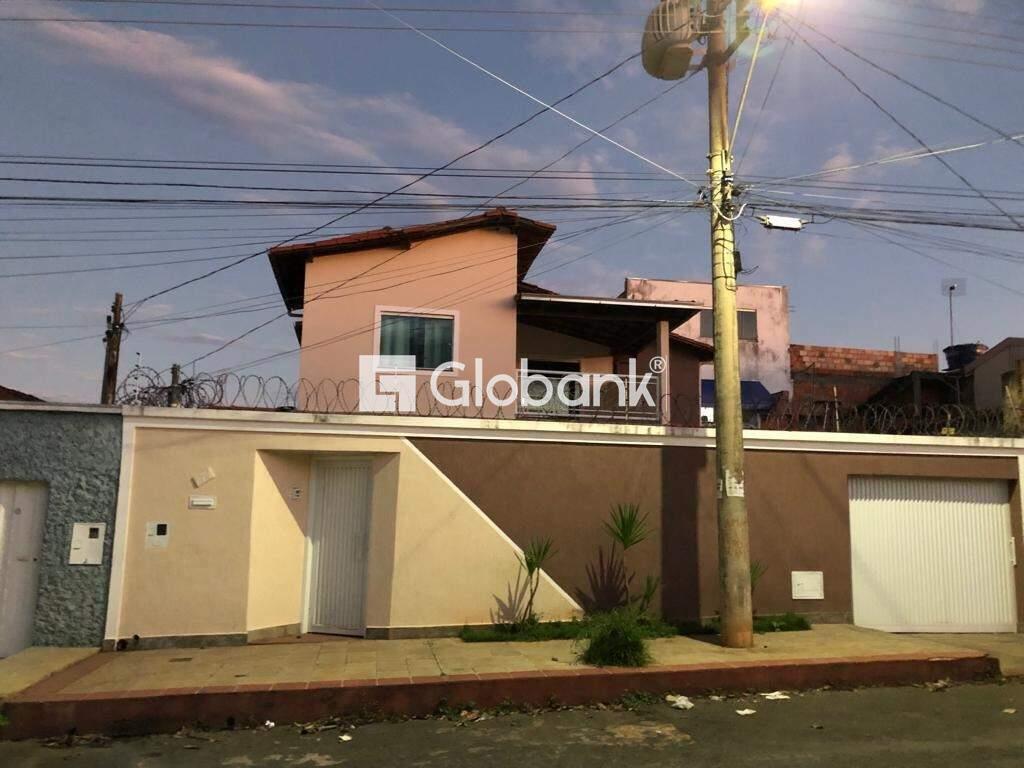 Casa 3 quartos à venda Vila Sumaré 140m² Montes Claros MG: 
