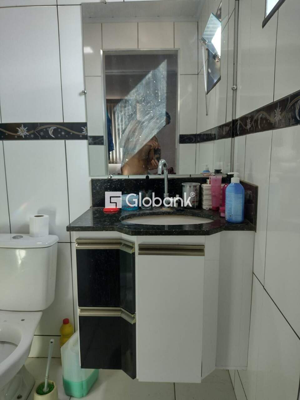 Casa 4 quartos à venda Monte Carmelo 148m² Montes Claros MG: Banho su te