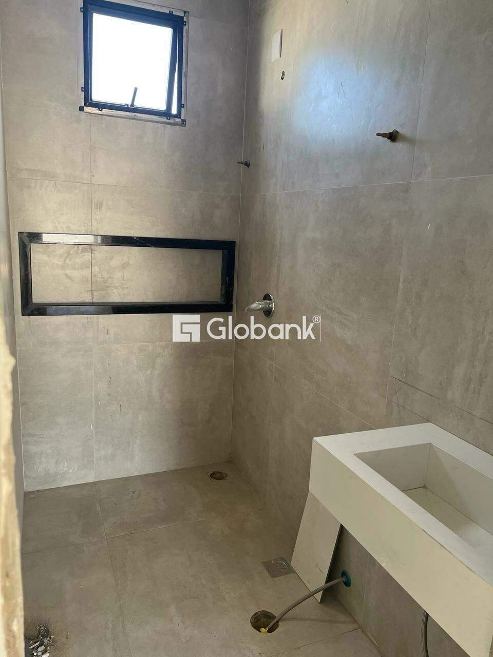 Sobrado 3 quartos à venda Ibituruna 130m² Montes Claros MG: Banheiro