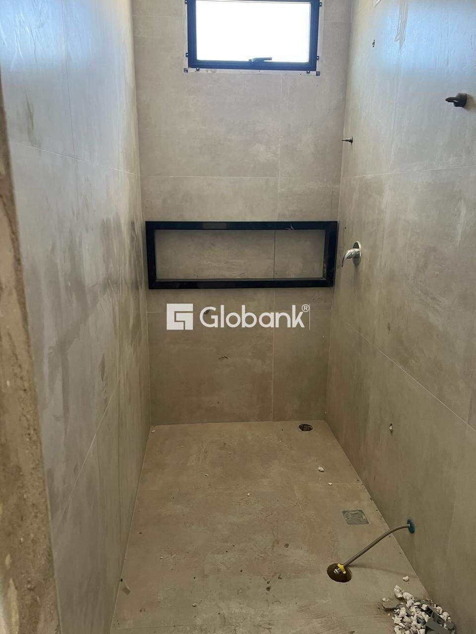 Sobrado 2 quartos à venda Ibituruna 130m² Montes Claros MG: Banho
