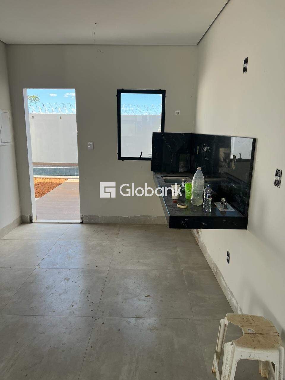 Sobrado 2 quartos à venda Ibituruna 130m² Montes Claros MG: Foto cozinha com acesso rea externa