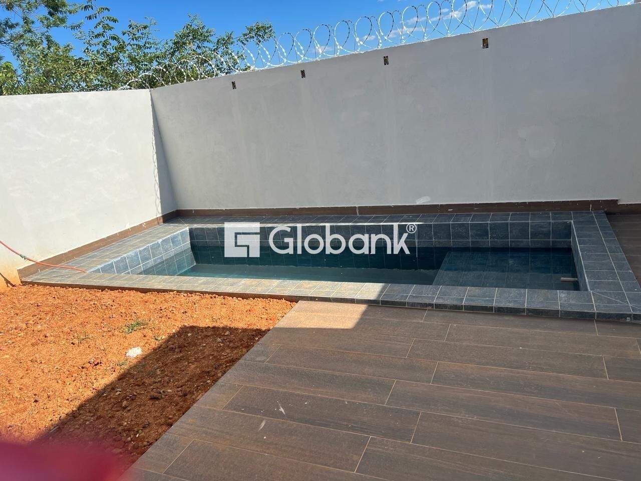 Sobrado 2 quartos à venda Ibituruna 130m² Montes Claros MG: Piscina