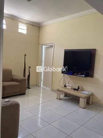 Casa 5 quartos à venda Centro 190m² Montes Claros MG: 