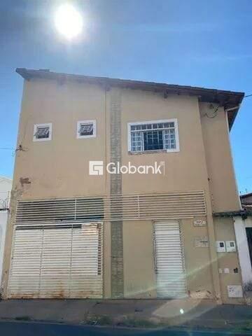 Casa 5 quartos à venda Centro 190m² Montes Claros MG: 