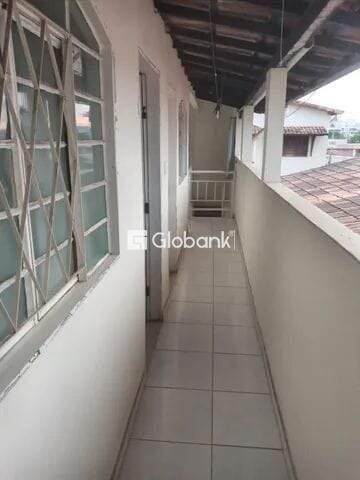 Casa 5 quartos à venda Centro 190m² Montes Claros MG: 