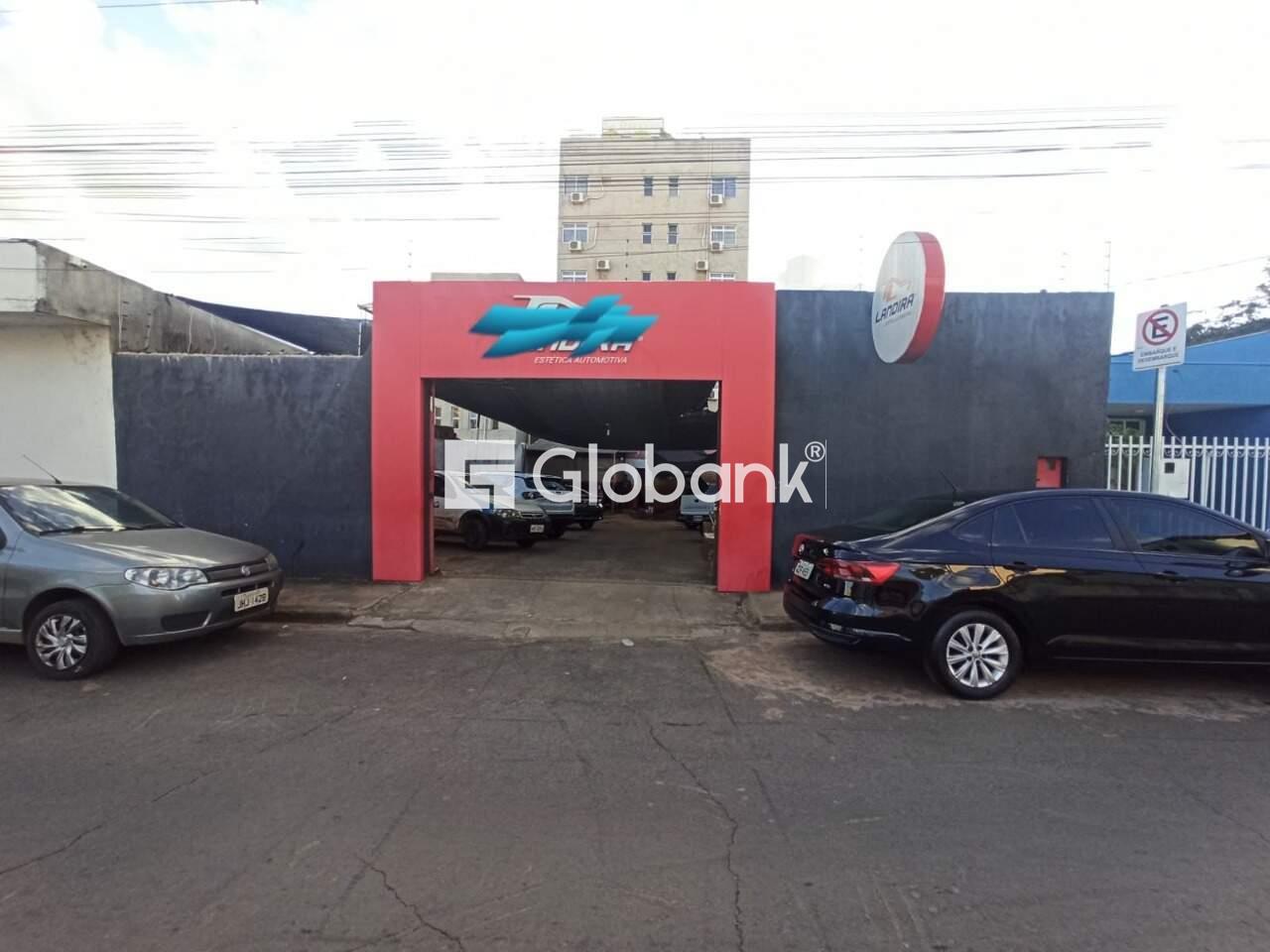 Casa 3 quartos à venda Centro 0m² Montes Claros MG: Fachada terreno