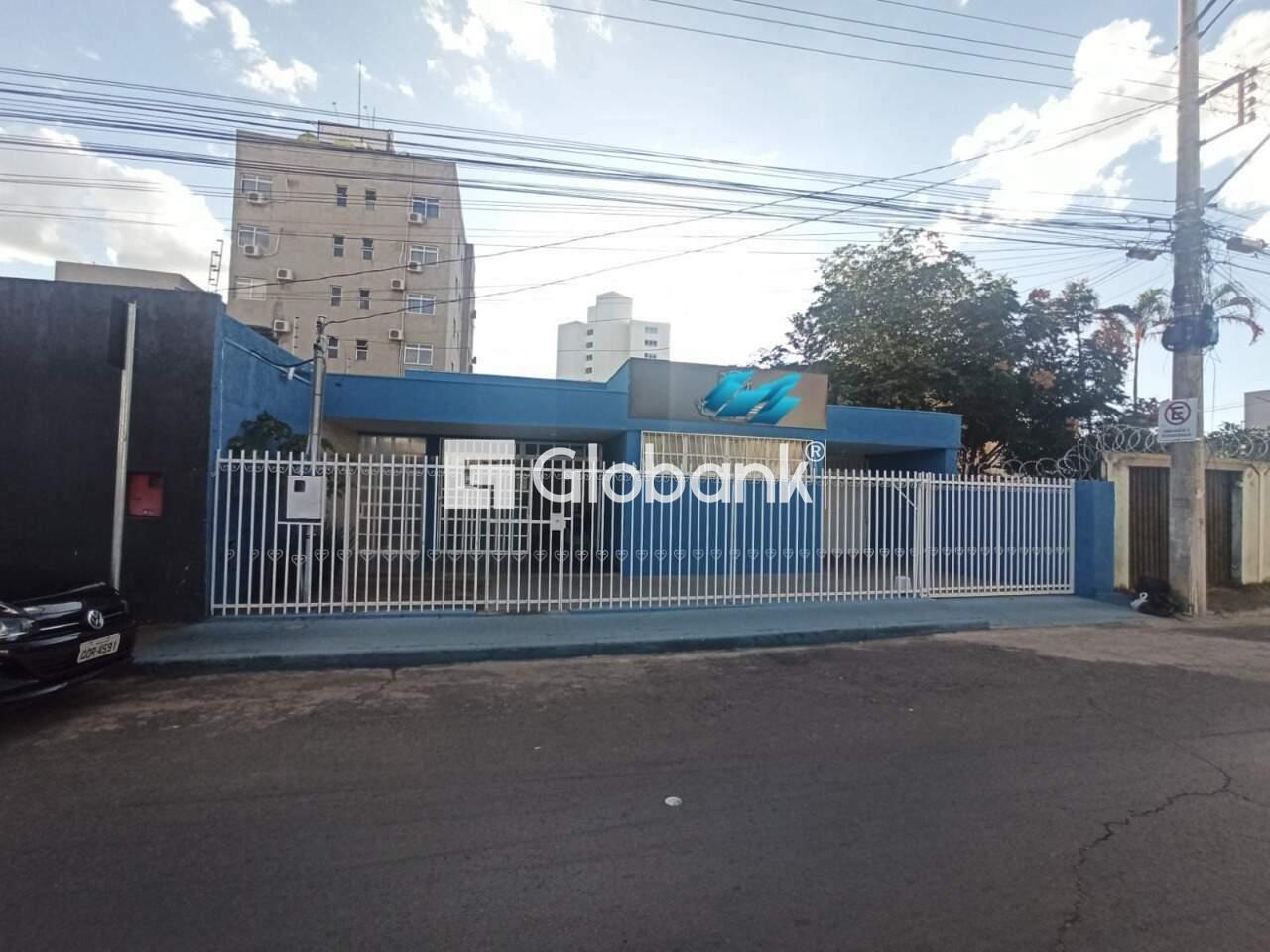 Casa 3 quartos à venda Centro 0m² Montes Claros MG: Foto fachada casa