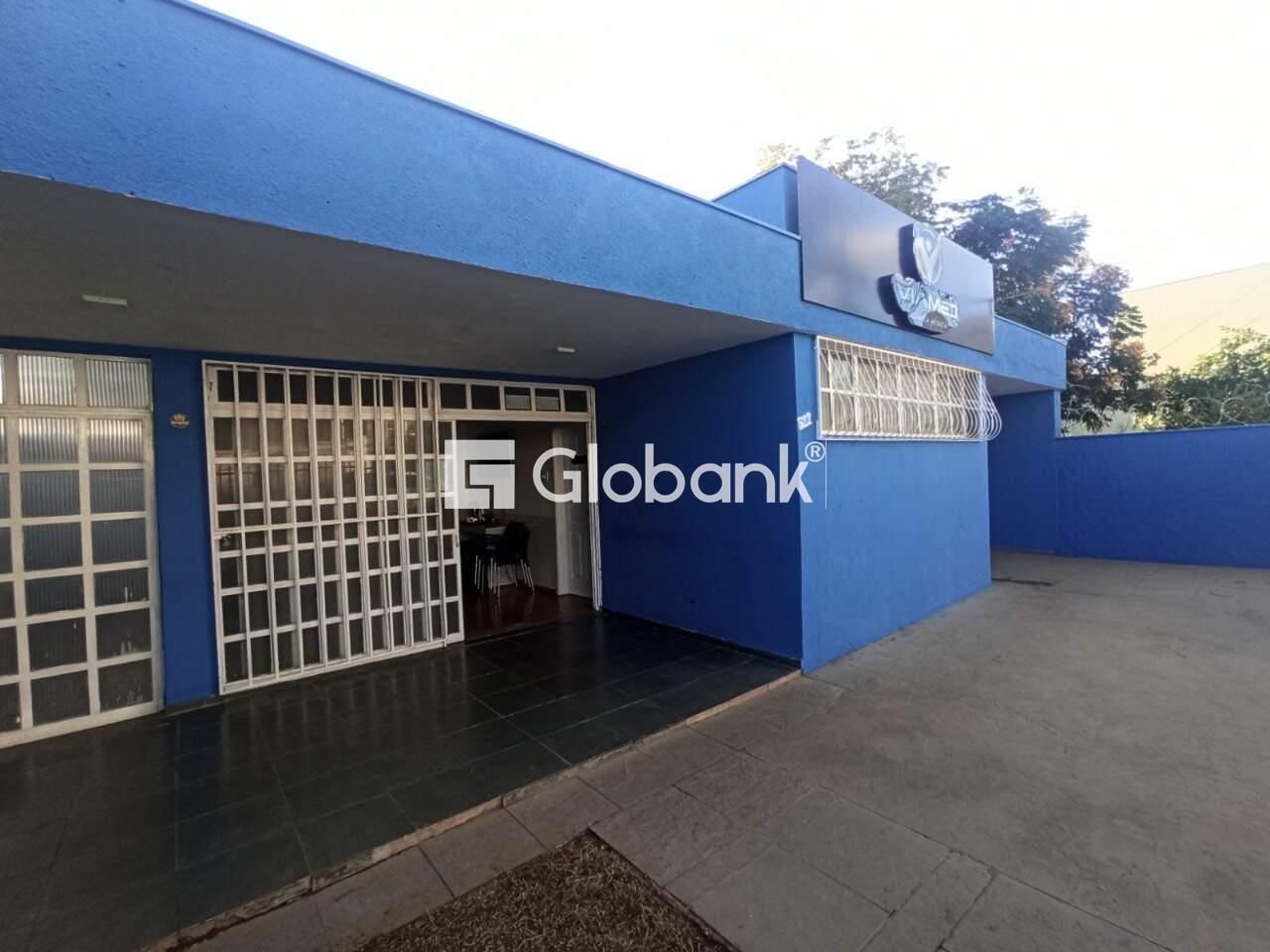 Casa 3 quartos à venda Centro 0m² Montes Claros MG: Foto frente da casa