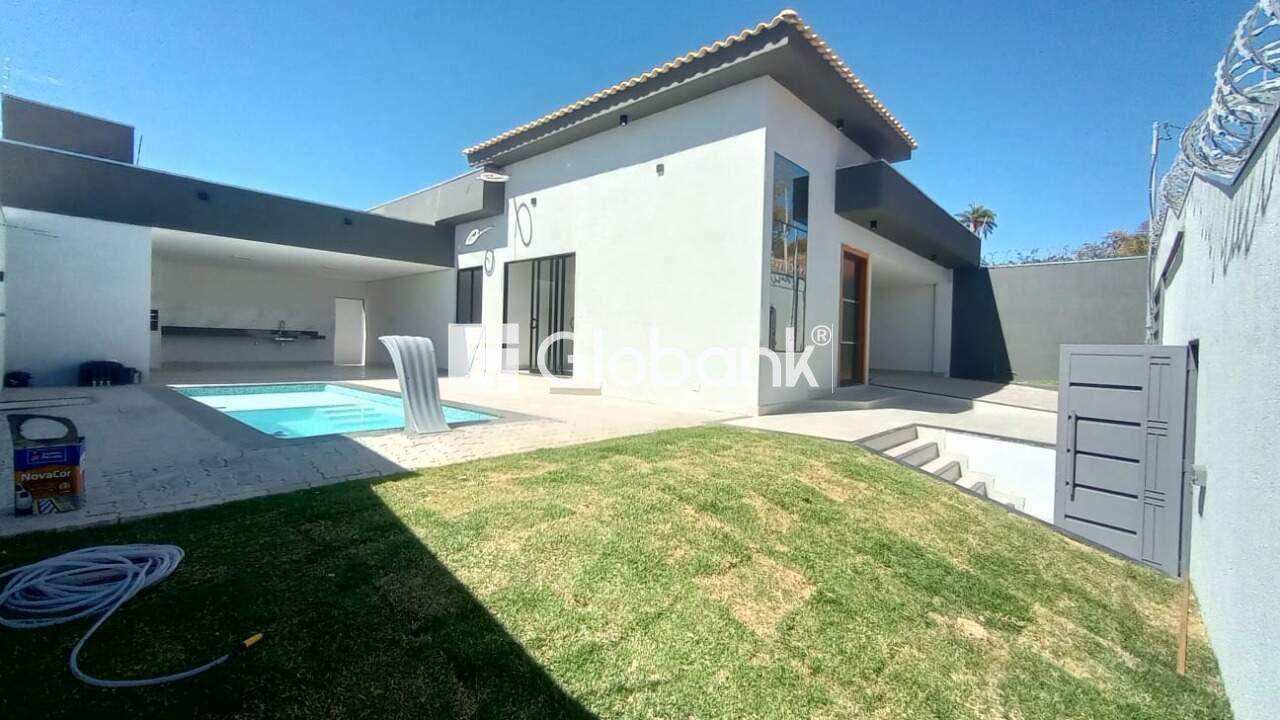 Casa 3 quartos à venda Mirante do Sol 190m² Montes Claros MG: rea externa com piscina