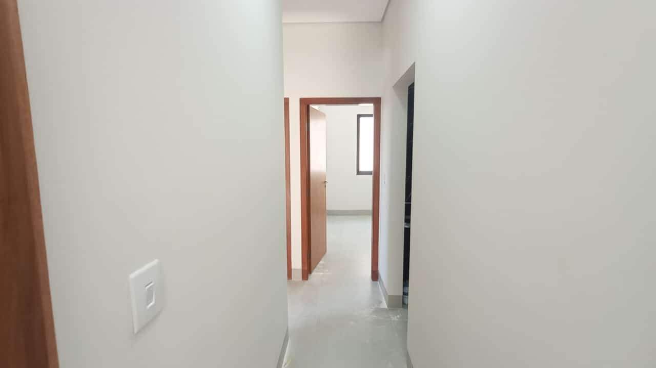 Casa 3 quartos à venda Mirante do Sol 190m² Montes Claros MG: Corredor de acesso aos quartos