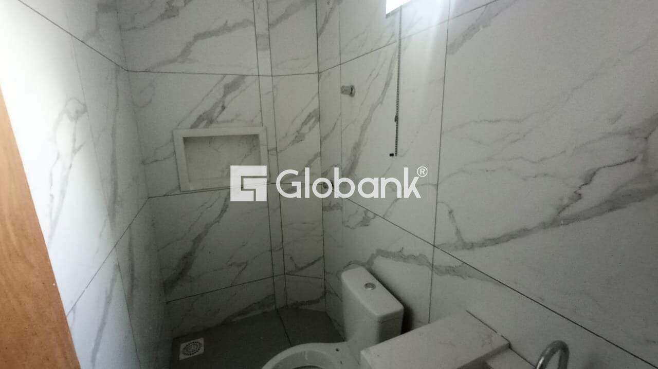 Apartamento 3 quartos à venda Loteamento Novo Jaraguá 79,17m² Montes Claros MG: Foto banho social