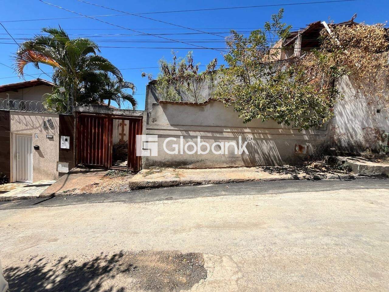 Terreno à venda Vila Guilhermina 0m² Montes Claros MG: TERRENO TODO MURADO 10X25