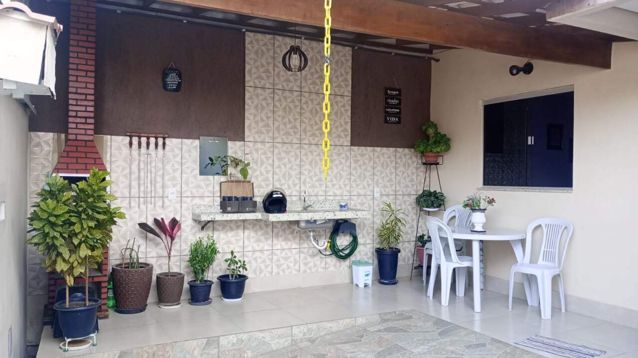 Sobrado 3 quartos à venda Morrinhos 110m² Montes Claros MG: rea externa