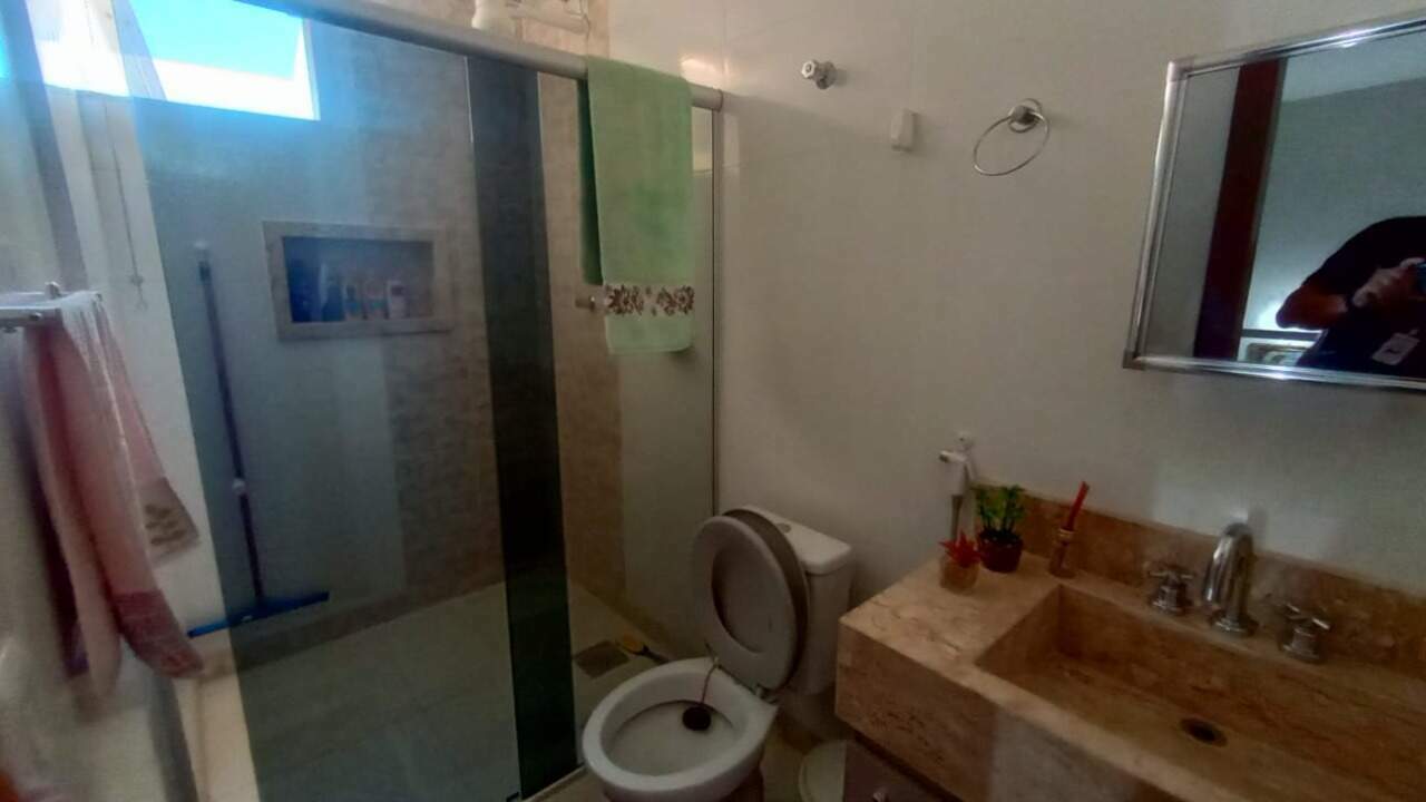 Sobrado 3 quartos à venda Morrinhos 110m² Montes Claros MG: Banho social