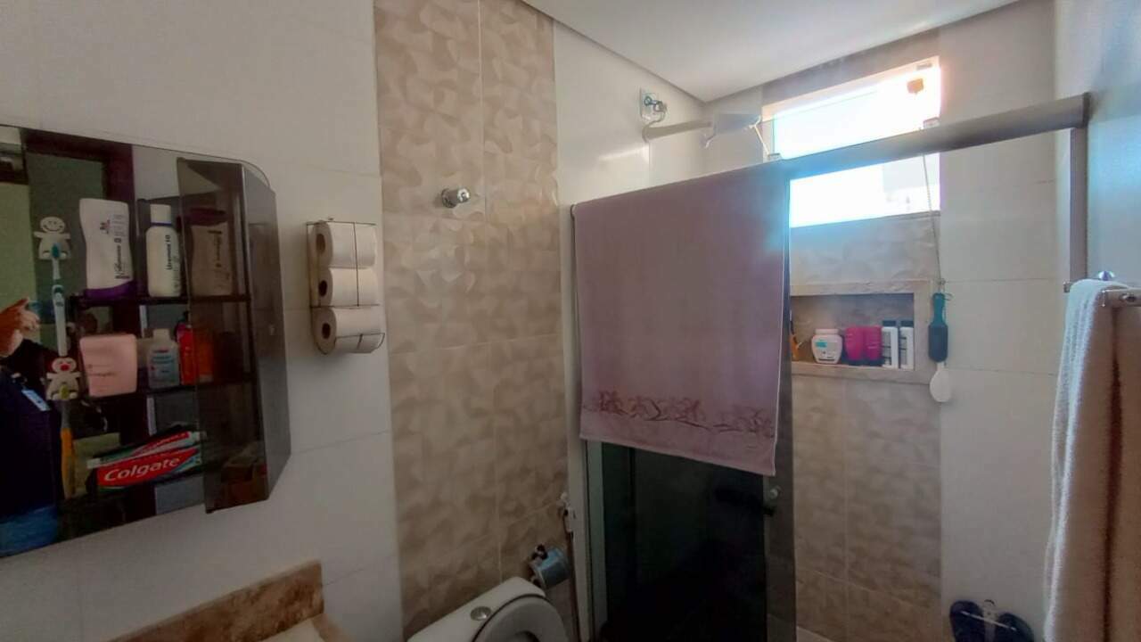 Sobrado 3 quartos à venda Morrinhos 110m² Montes Claros MG: Banho