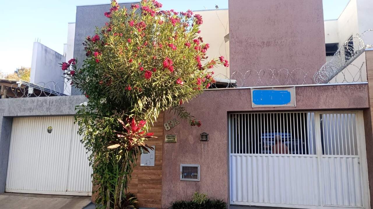 Sobrado 3 quartos à venda Morrinhos 110m² Montes Claros MG: Fachada
