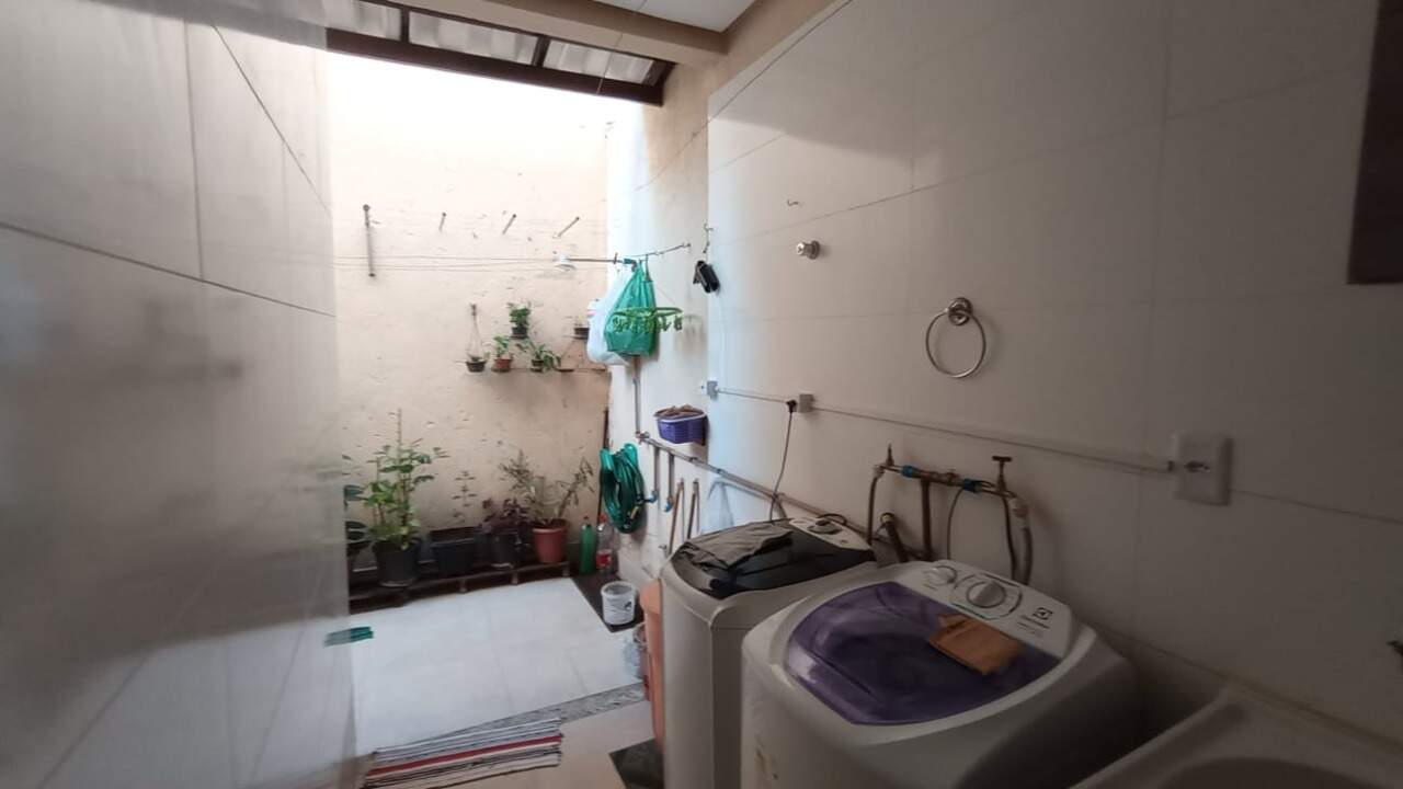 Sobrado 3 quartos à venda Morrinhos 110m² Montes Claros MG: Lavanderia