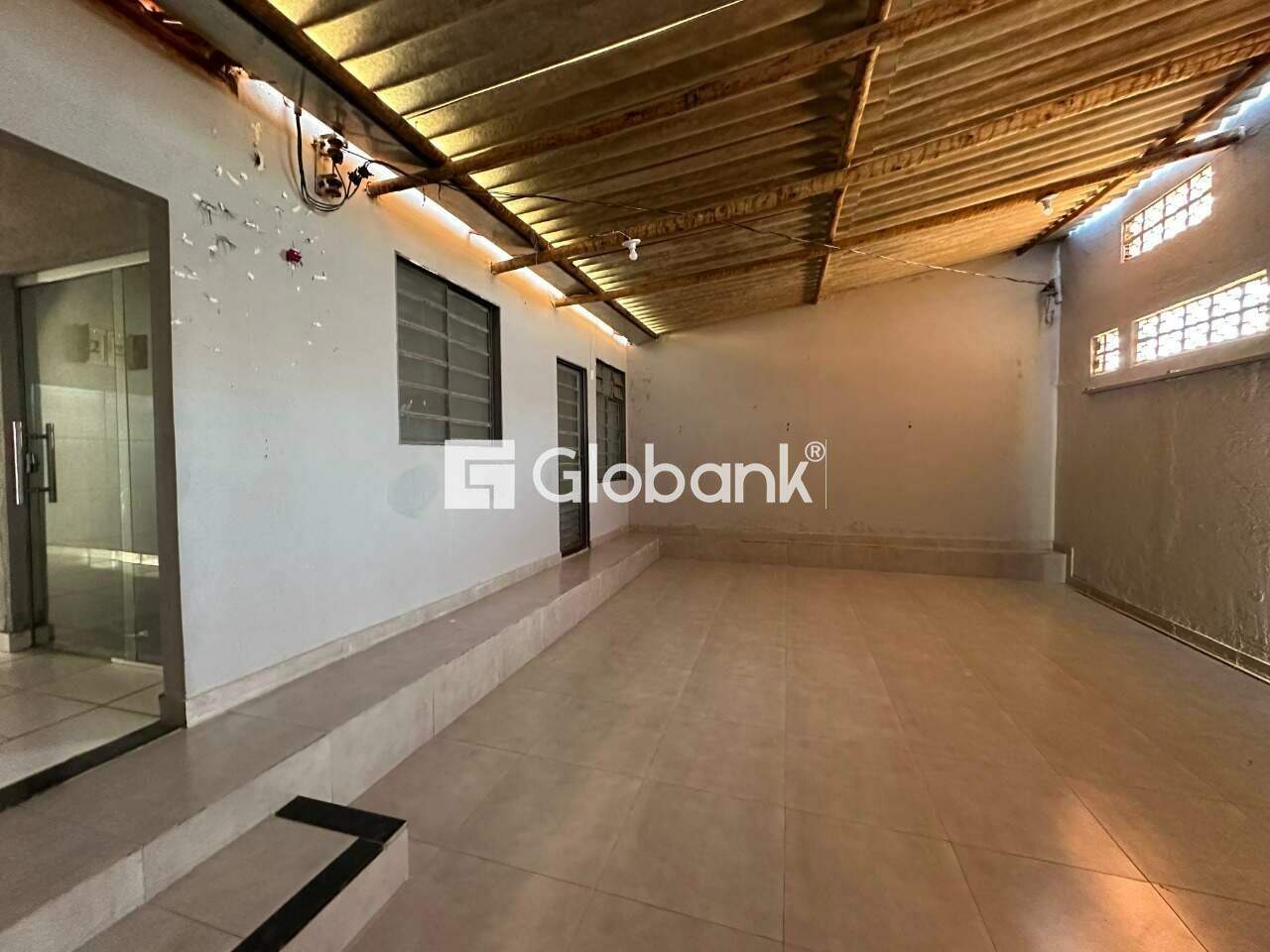 Casa 2 quartos para aluguel Residencial Vitória 70m² Montes Claros MG: Garagem