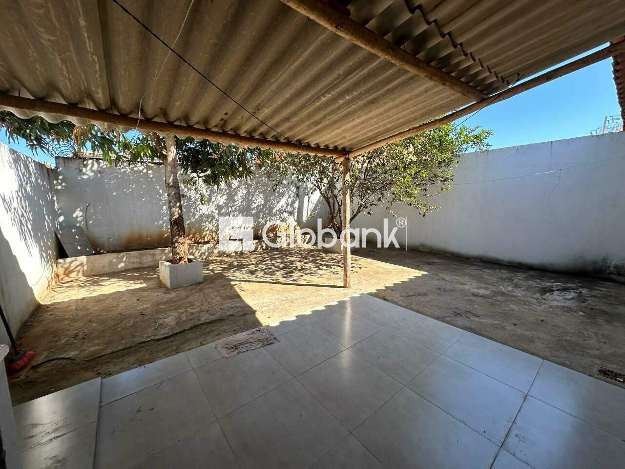 Casa 2 quartos para aluguel Residencial Vitória 70m² Montes Claros MG: Quintal