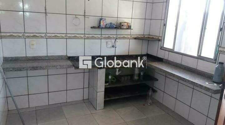 Casa 3 quartos à venda Alto Floresta 0m² Montes Claros MG: