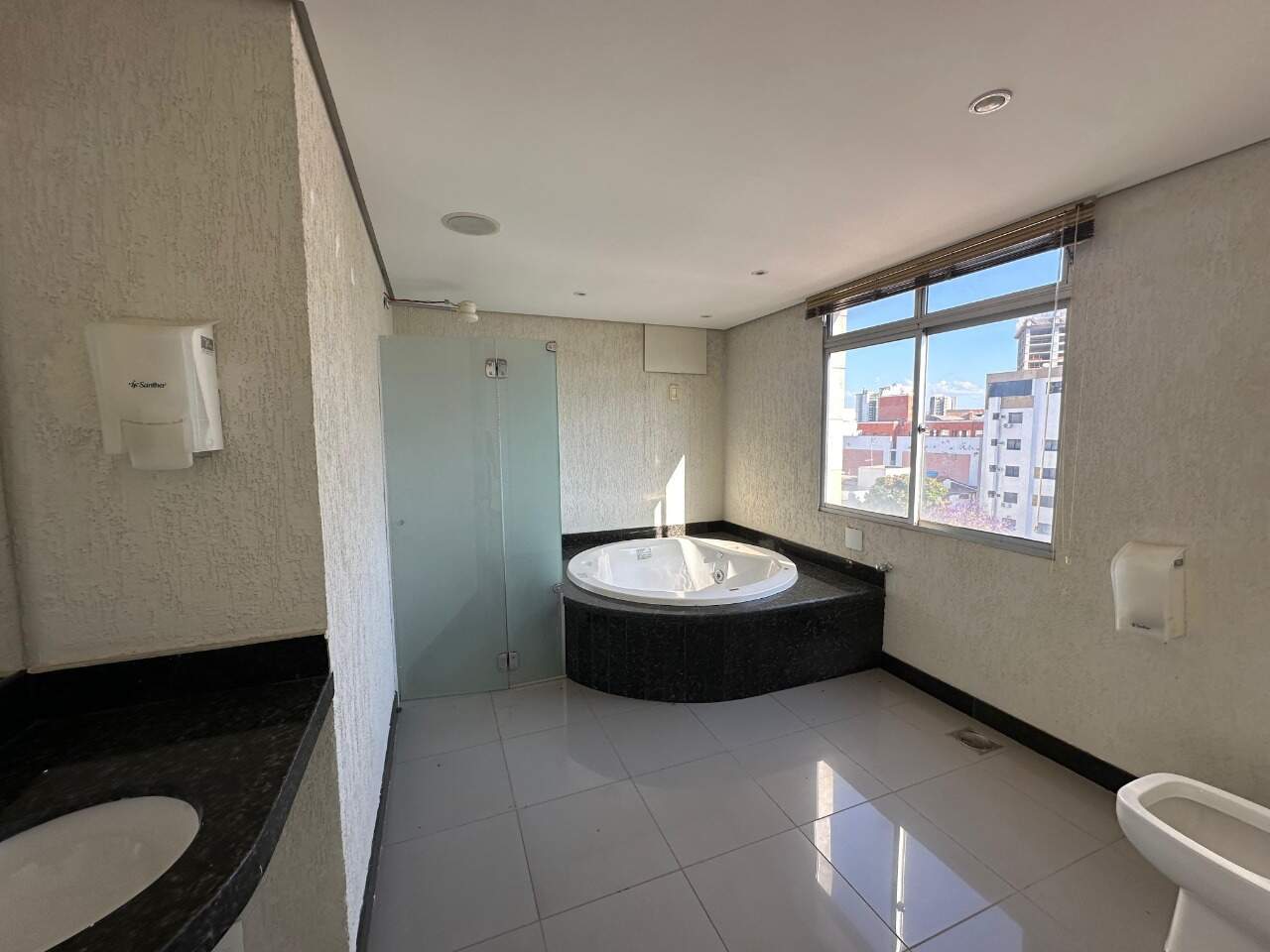 Ponto comercial para aluguel Centro 123m² Montes Claros MG: 