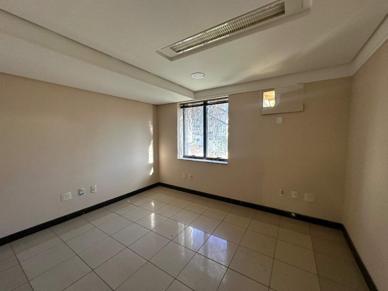 Ponto comercial para aluguel Centro 230m² Montes Claros MG: caef5747-26de-4b7c-8f62-ff56d025ac67