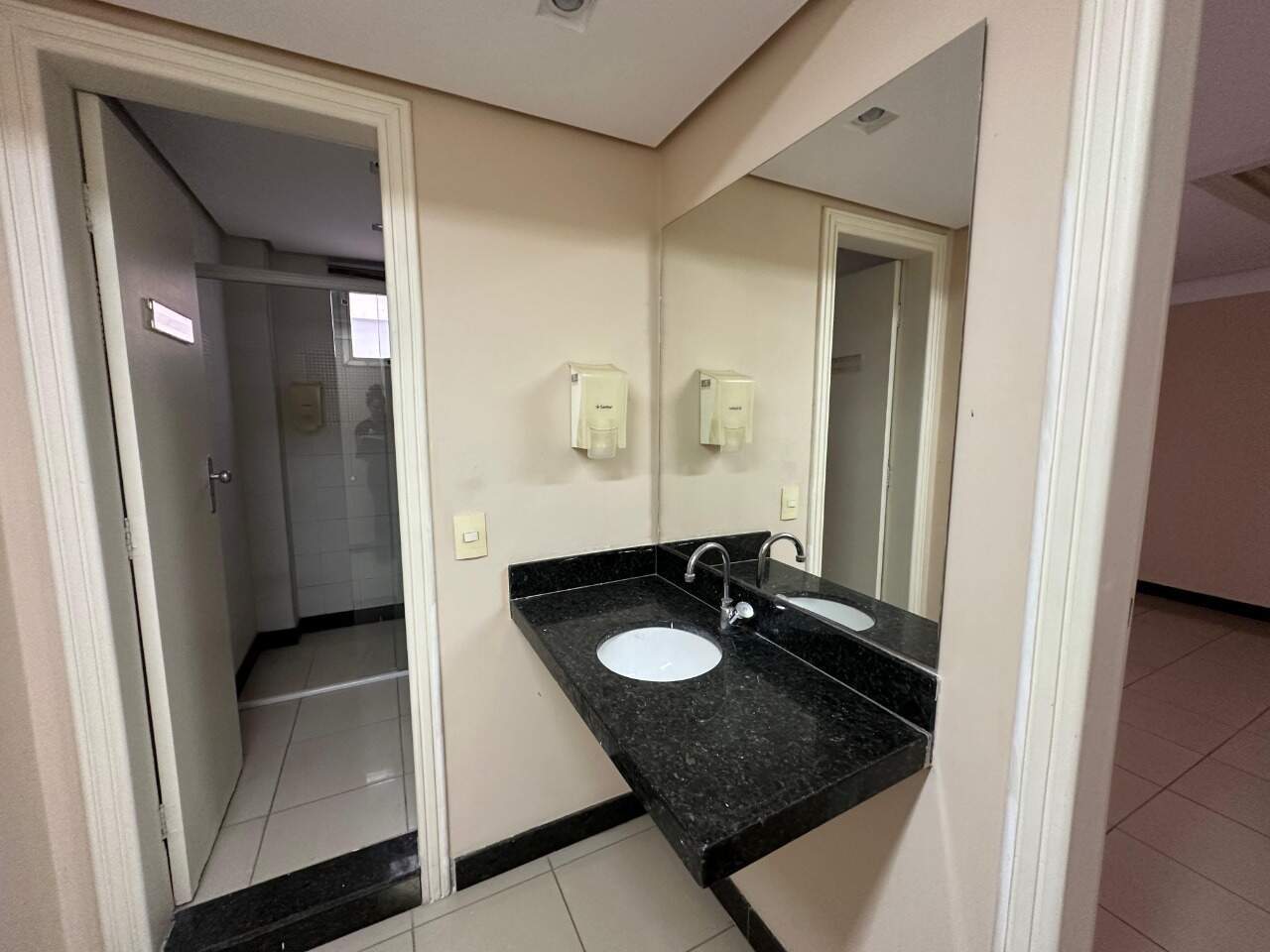 Ponto comercial para aluguel Centro 230m² Montes Claros MG: d08426d8-765f-420e-a974-46ed317a515b