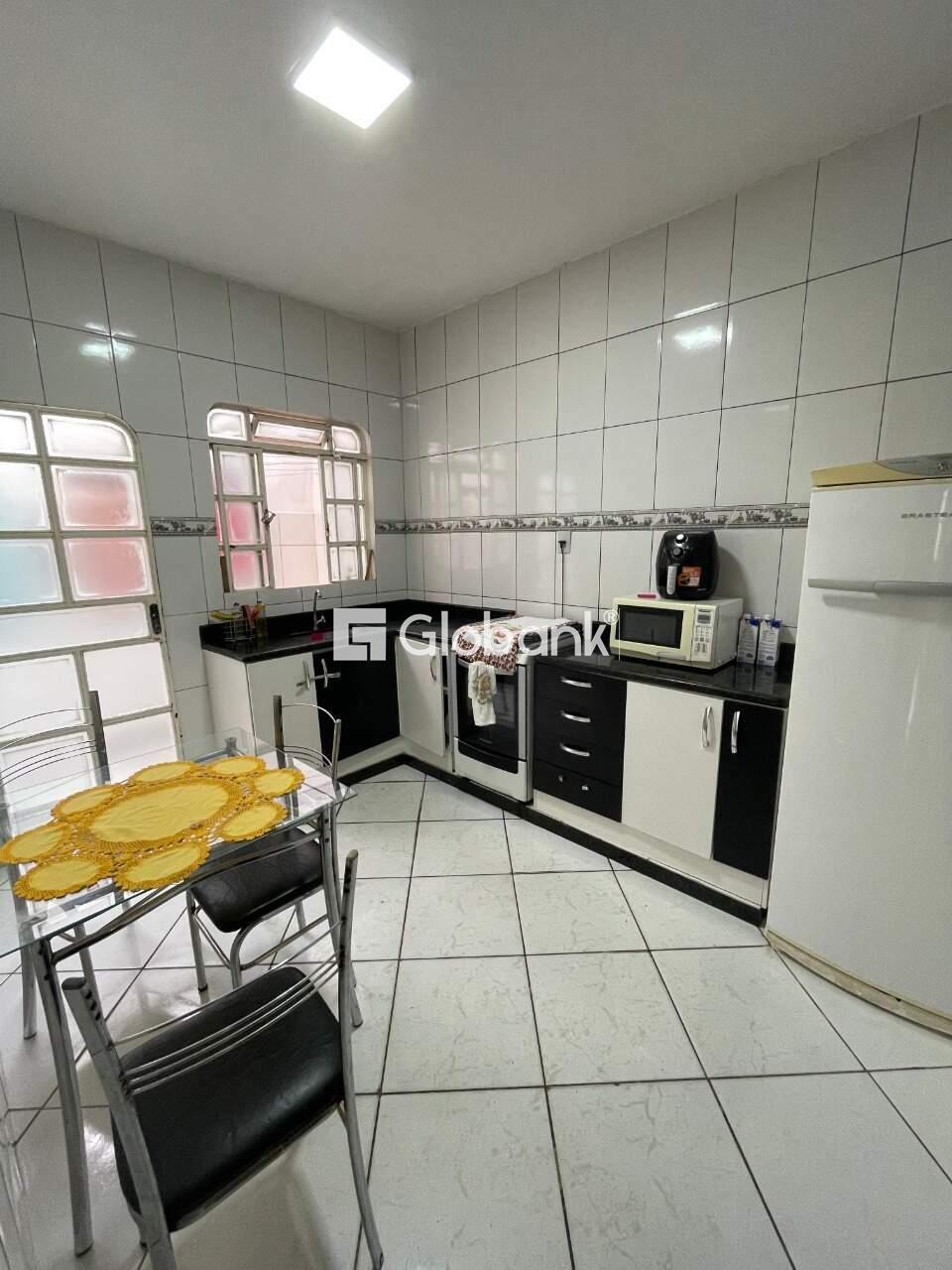 Casa 3 quartos à venda Edgar Pereira 110m² Montes Claros MG: 