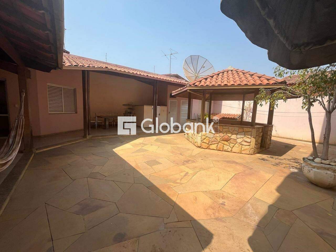 Casa 5 quartos à venda Morada do Sol 300m² Montes Claros MG: REA DE LAZER COM CHURRASQUEIRA