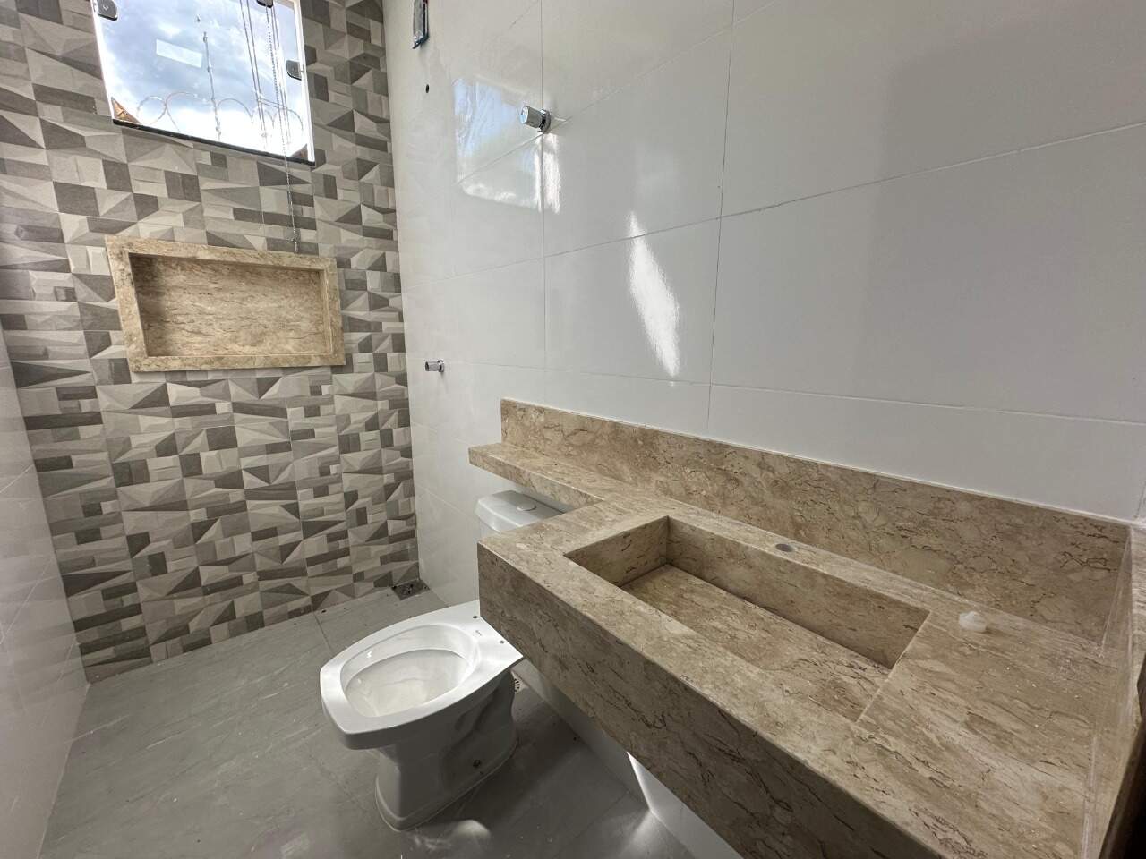 Casa 3 quartos para aluguel Jardim Olímpico 90m² Montes Claros MG: Banheiro social