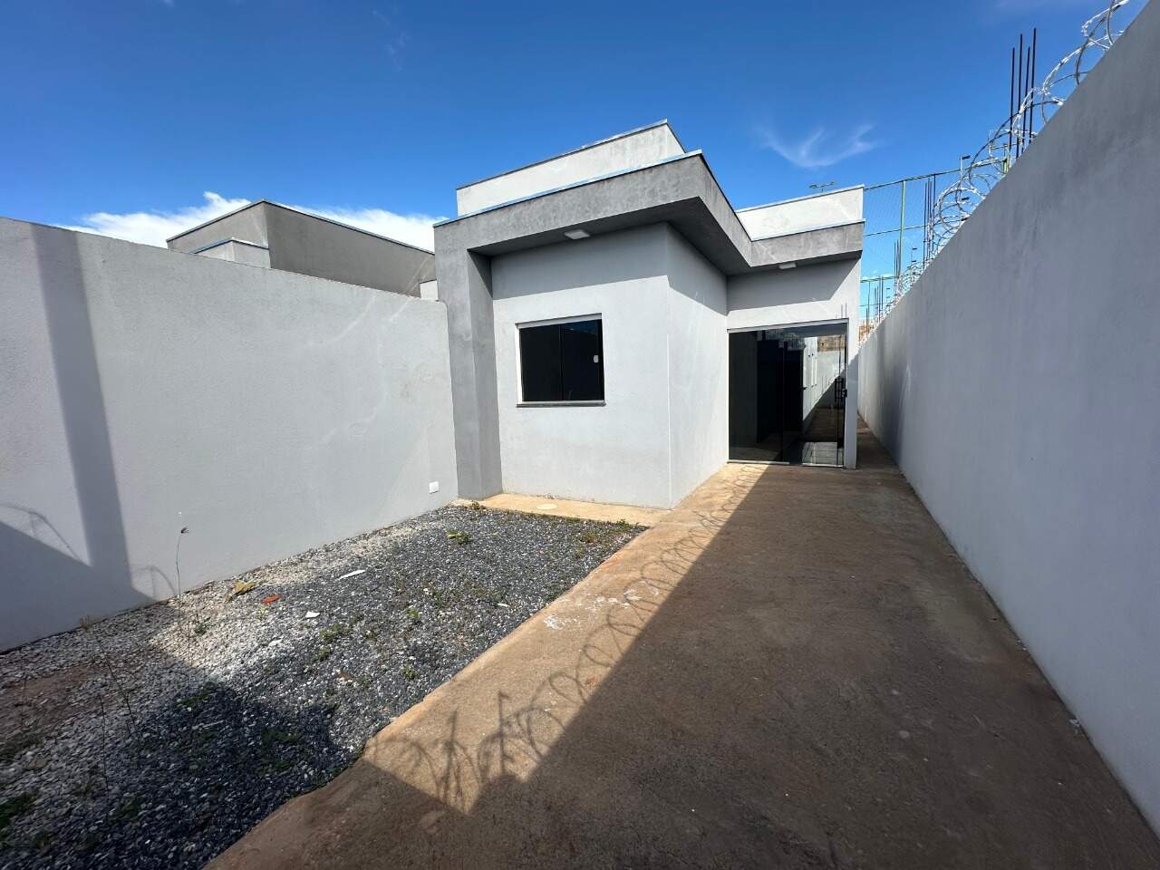 Casa 3 quartos para aluguel Jardim Olímpico 90m² Montes Claros MG: Fachada