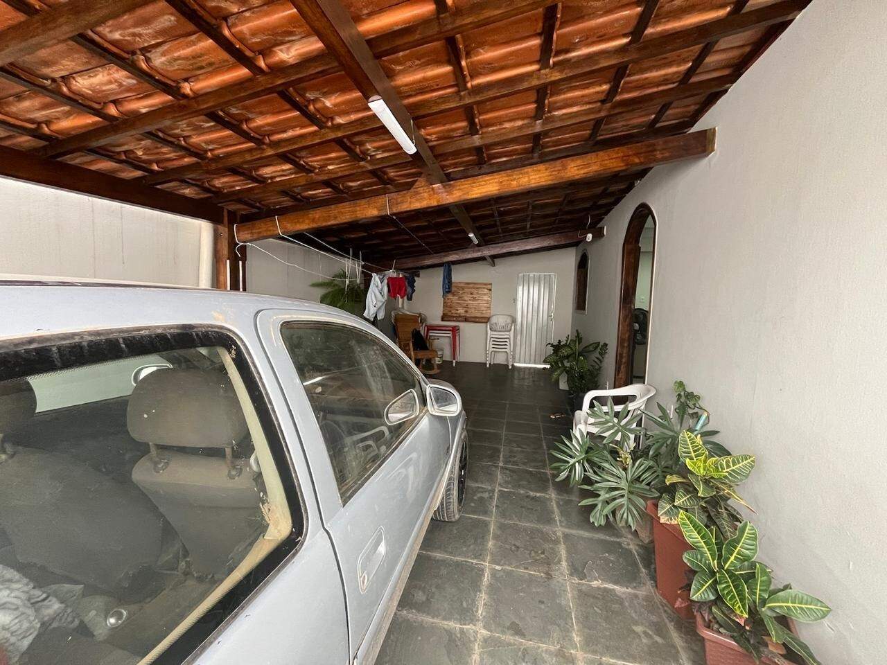 Casa 3 quartos à venda Conjunto Residencial JK 100m² Montes Claros MG: GARAGEM COBERTA