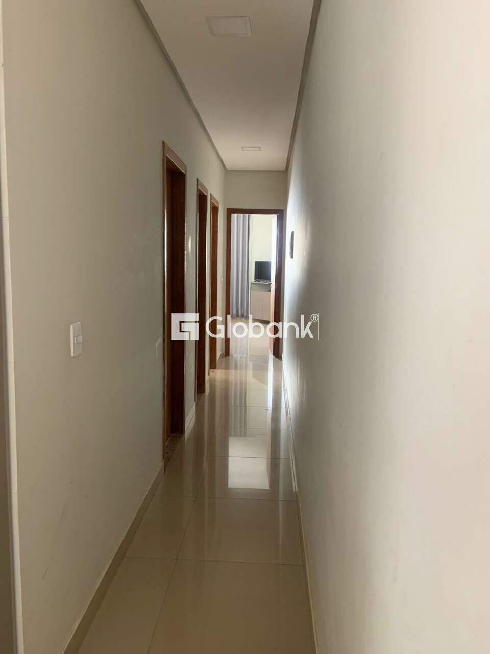 Casa 3 quartos à venda Santa Rafaela 90m² Montes Claros MG: CORREDOR ACESSO AOS DORMIT RIOS