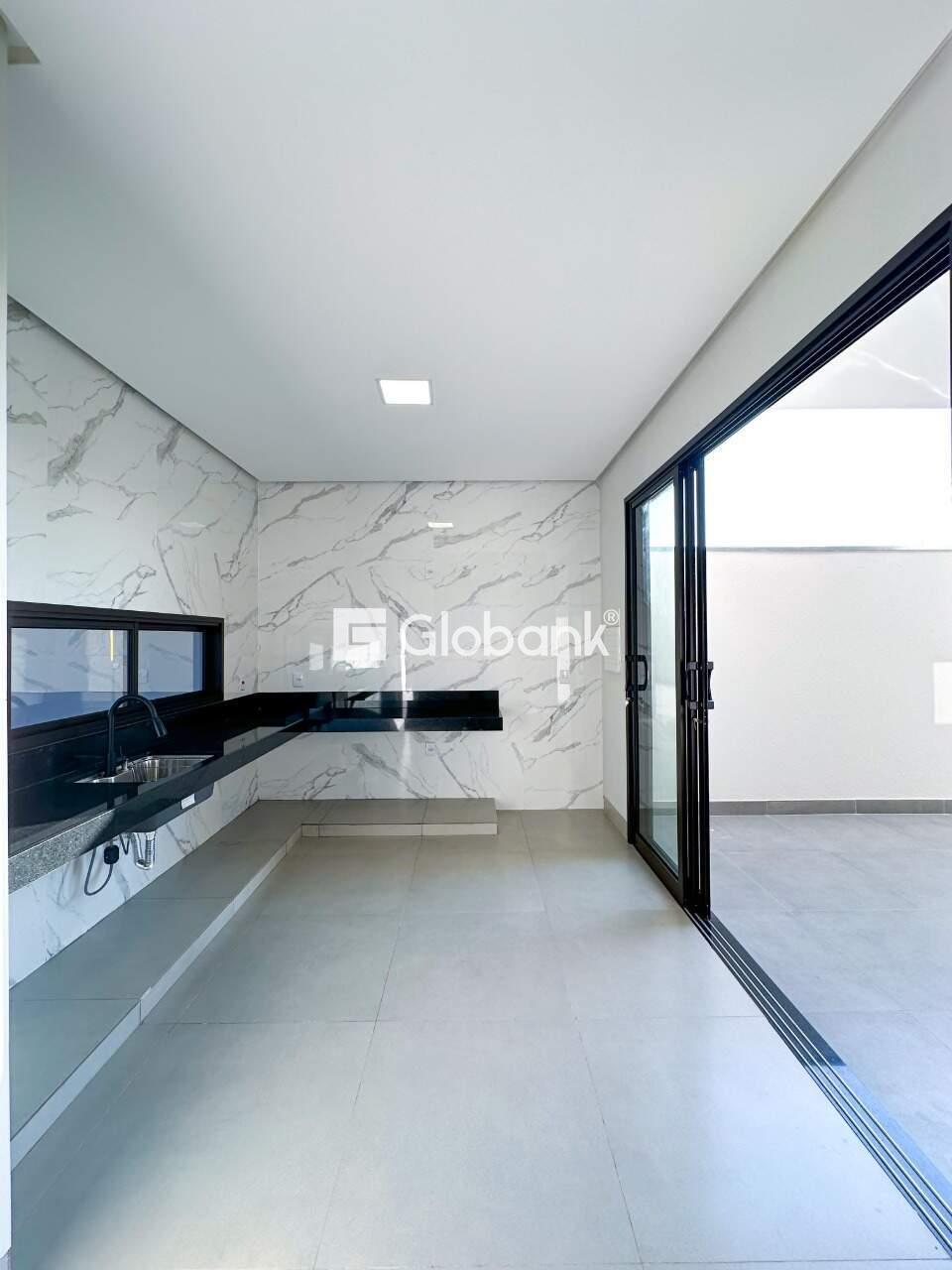 Casa em condomínio 3 quartos à venda Residencial Villa Segura 120m² Montes Claros MG: Cozinha com porta de acesso a  rea gourmet