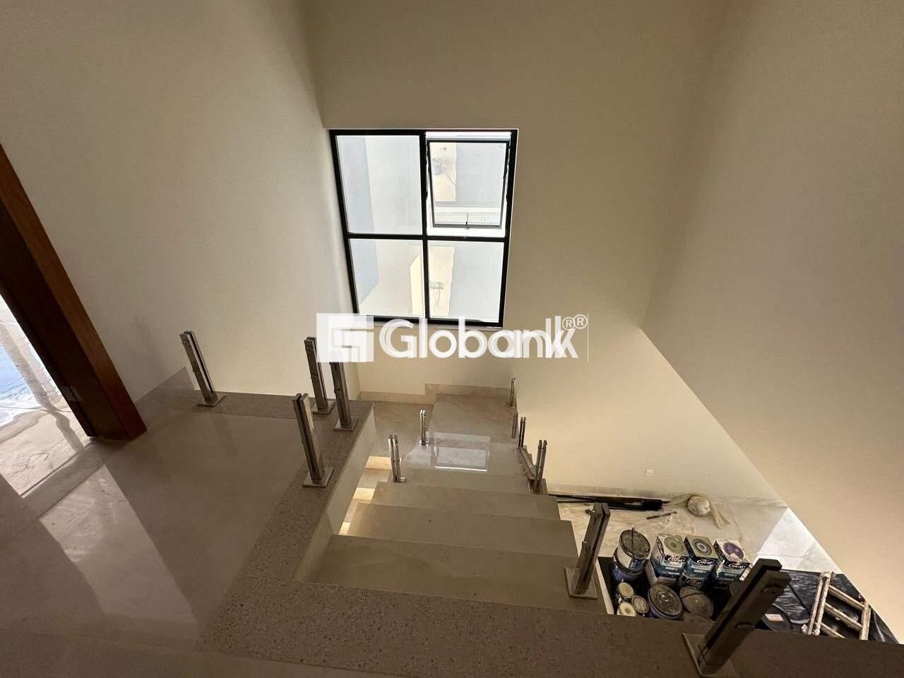 Casa 3 quartos à venda Ibituruna 220m² Montes Claros MG: Escada de acesso a parte superior